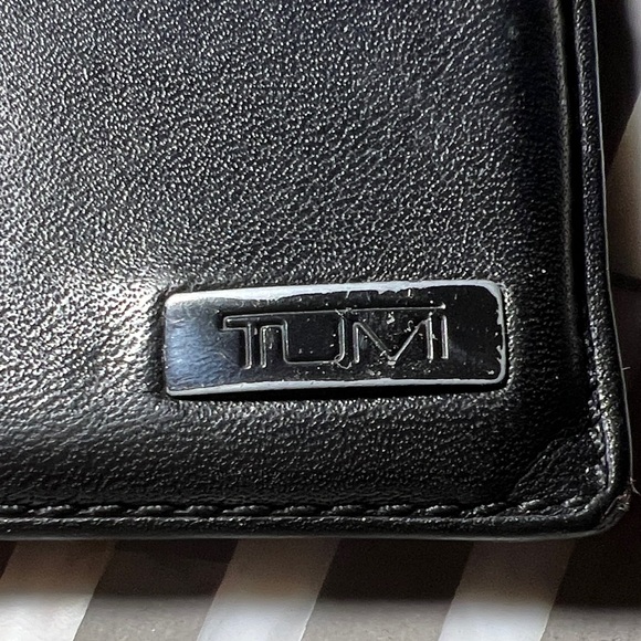 🎩Tumi Classic Black Leather Card Holder - Picture 7 of 15